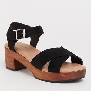Black Crisscross Wood Heel Size 11 Wide Torrid